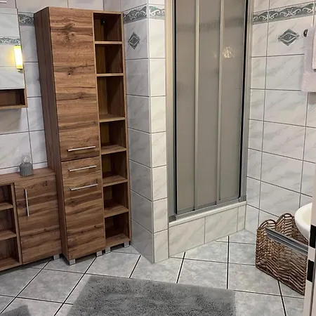 Zentrale Aber Ruhige Lage - Fuer Bis Zu 3 Personen *