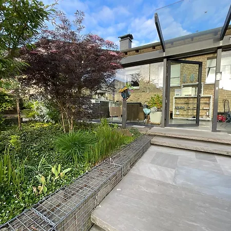 Zentrale Aber Ruhige Lage - Fuer Bis Zu 3 Personen *